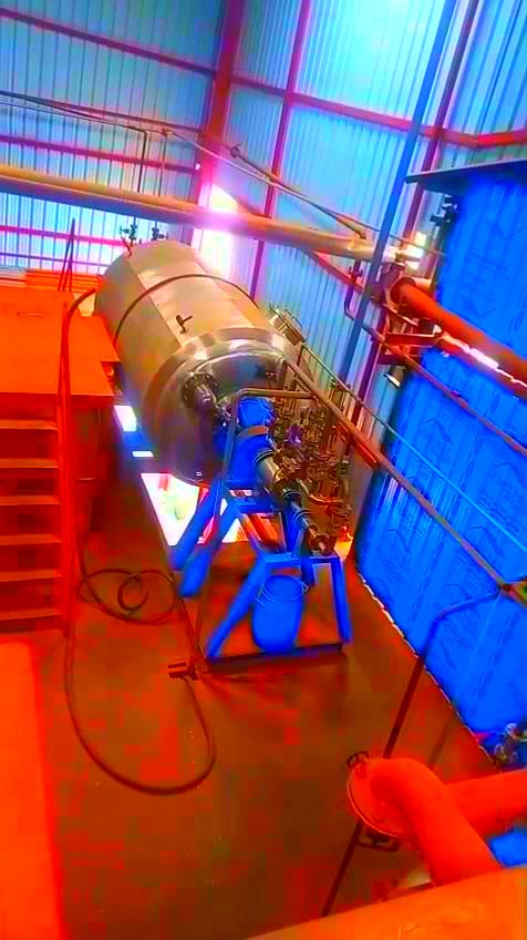 Stainless steel extraction vessel at the facility